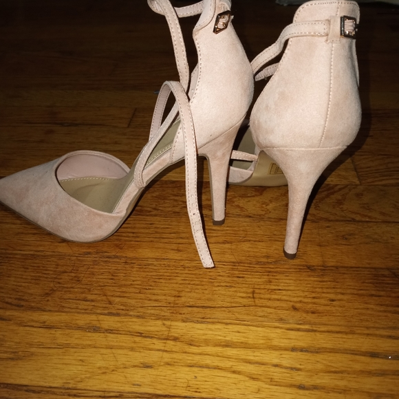 Pointed toe pumps slightly used - Picture 4 of 4